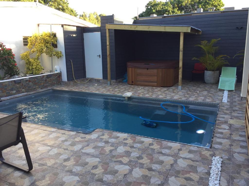 Nicole Residence Avec Piscine Chauffee & Jacuzzi Saint-Andre Exterior photo