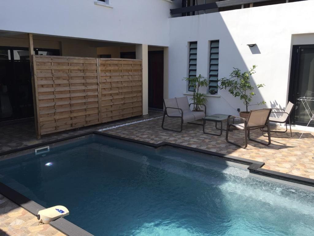 Nicole Residence Avec Piscine Chauffee & Jacuzzi Saint-Andre Exterior photo