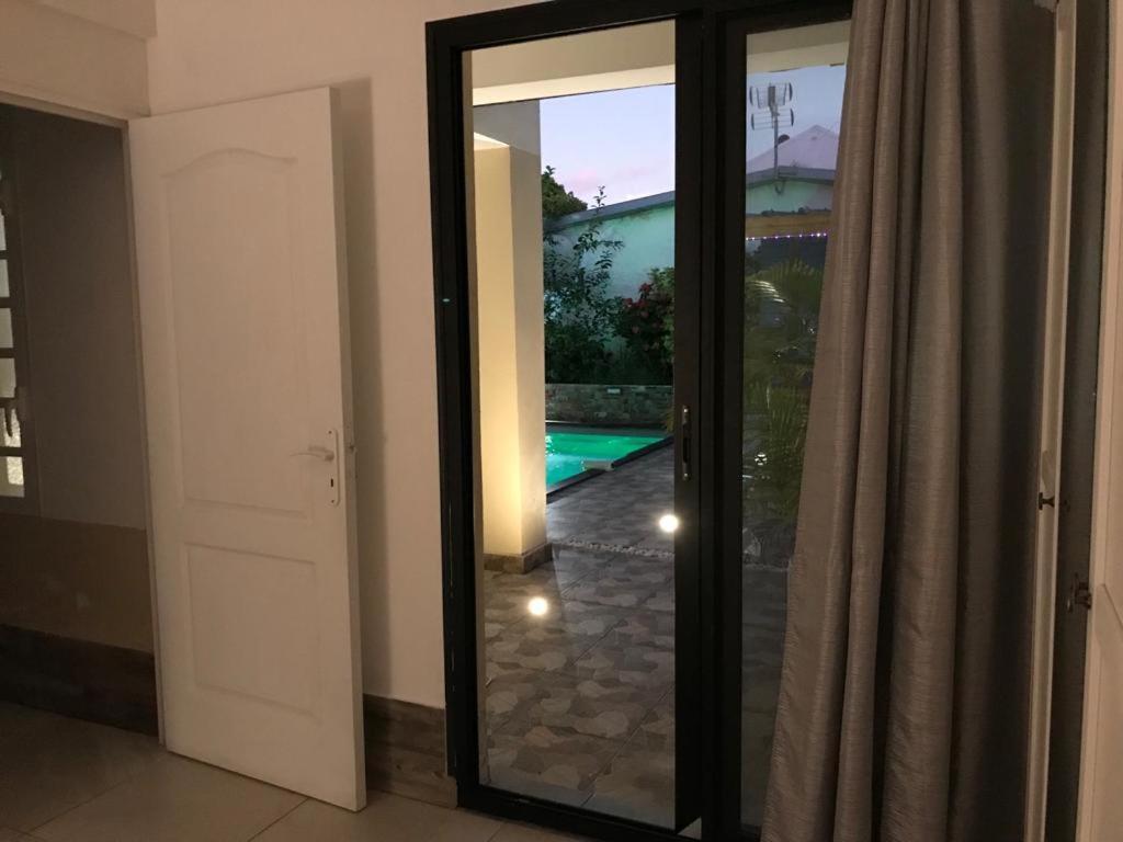 Nicole Residence Avec Piscine Chauffee & Jacuzzi Saint-Andre Exterior photo