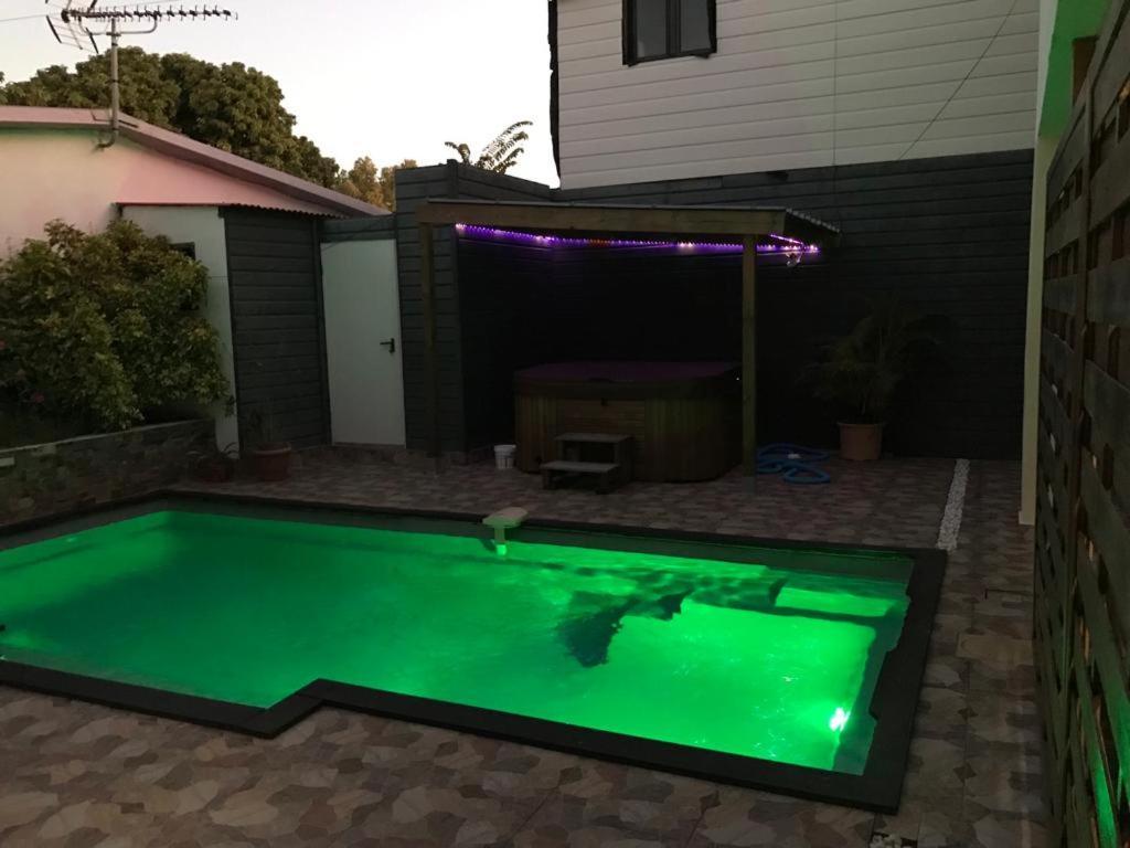 Nicole Residence Avec Piscine Chauffee & Jacuzzi Saint-Andre Exterior photo