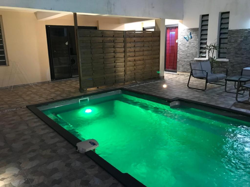 Nicole Residence Avec Piscine Chauffee & Jacuzzi Saint-Andre Exterior photo