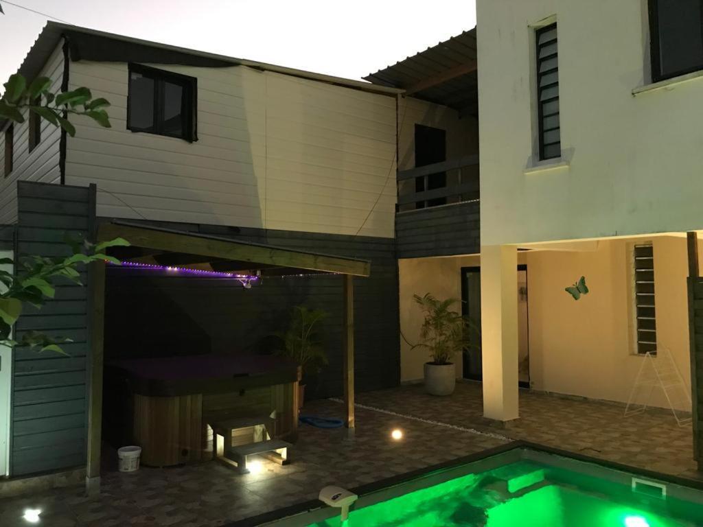 Nicole Residence Avec Piscine Chauffee & Jacuzzi Saint-Andre Exterior photo